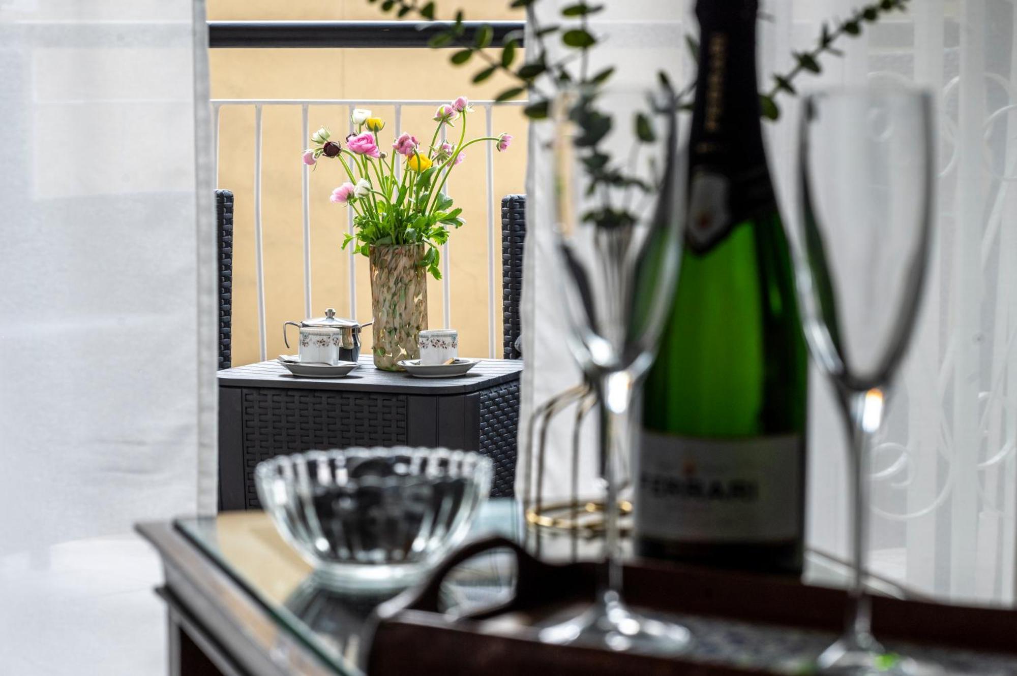 Renza House Chiaia Apartment เนเปิลส์ ภายนอก รูปภาพ